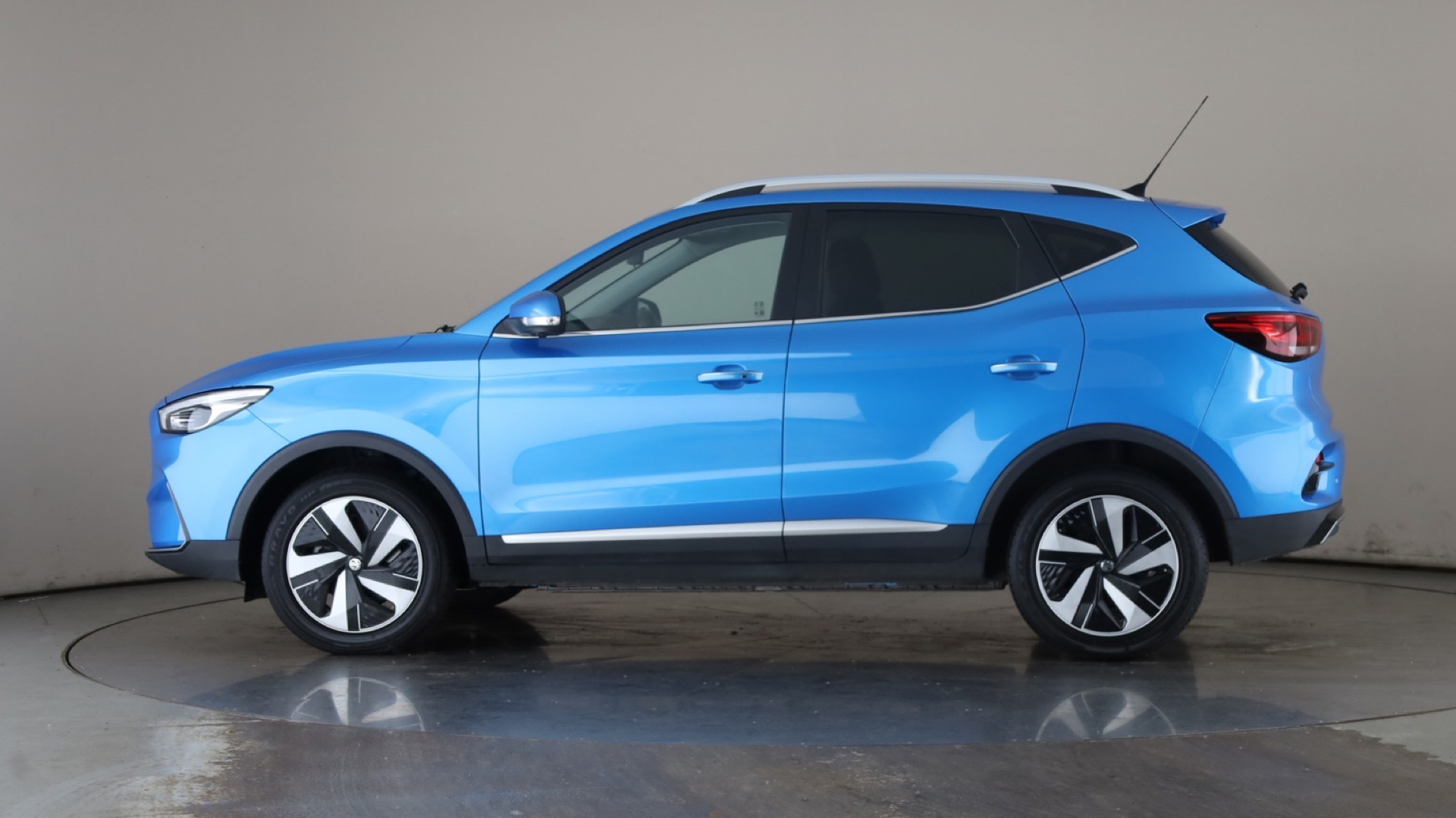115kW Trophy EV Long Range 73kWh 5dr Auto