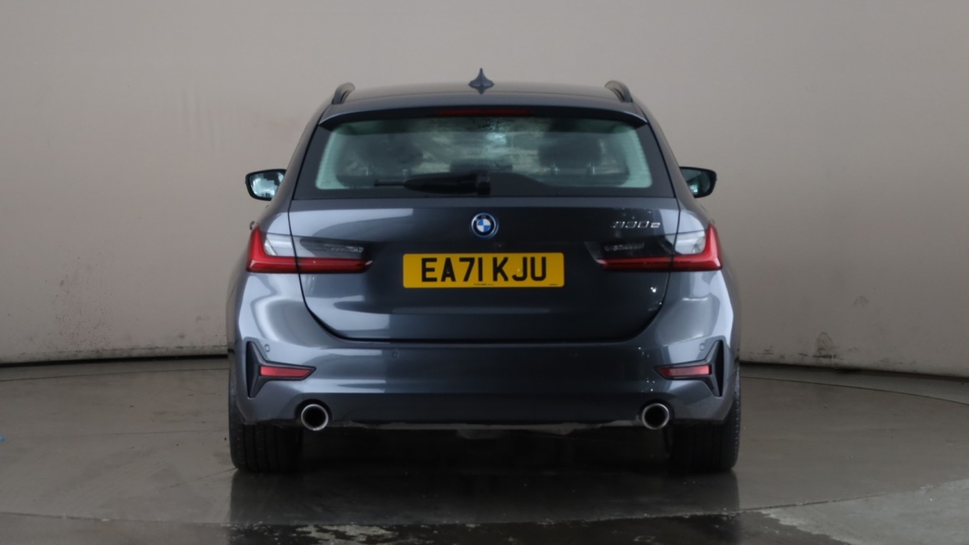 4020730 330e SE Pro 5dr Step Auto