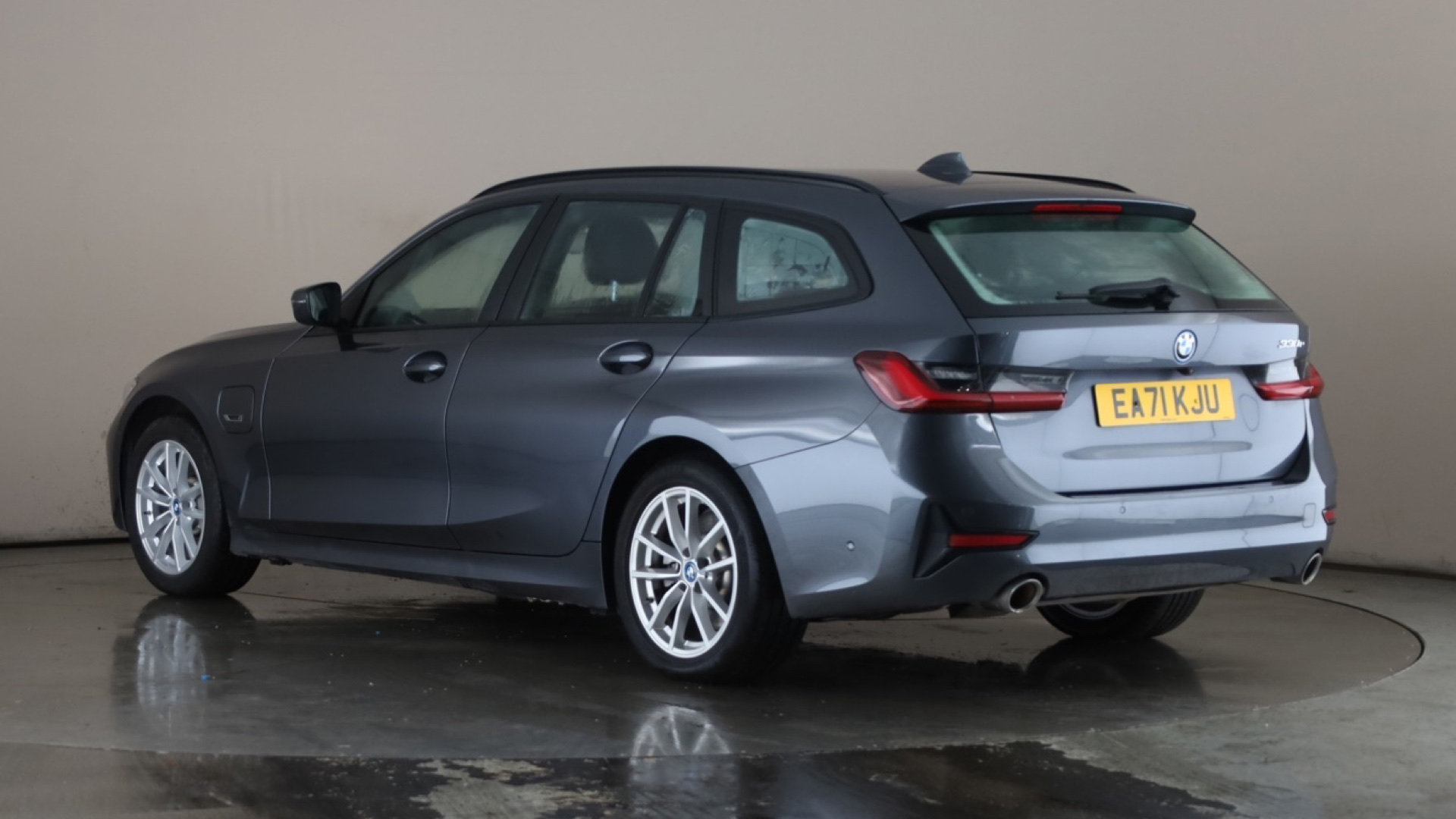 4020730 330e SE Pro 5dr Step Auto