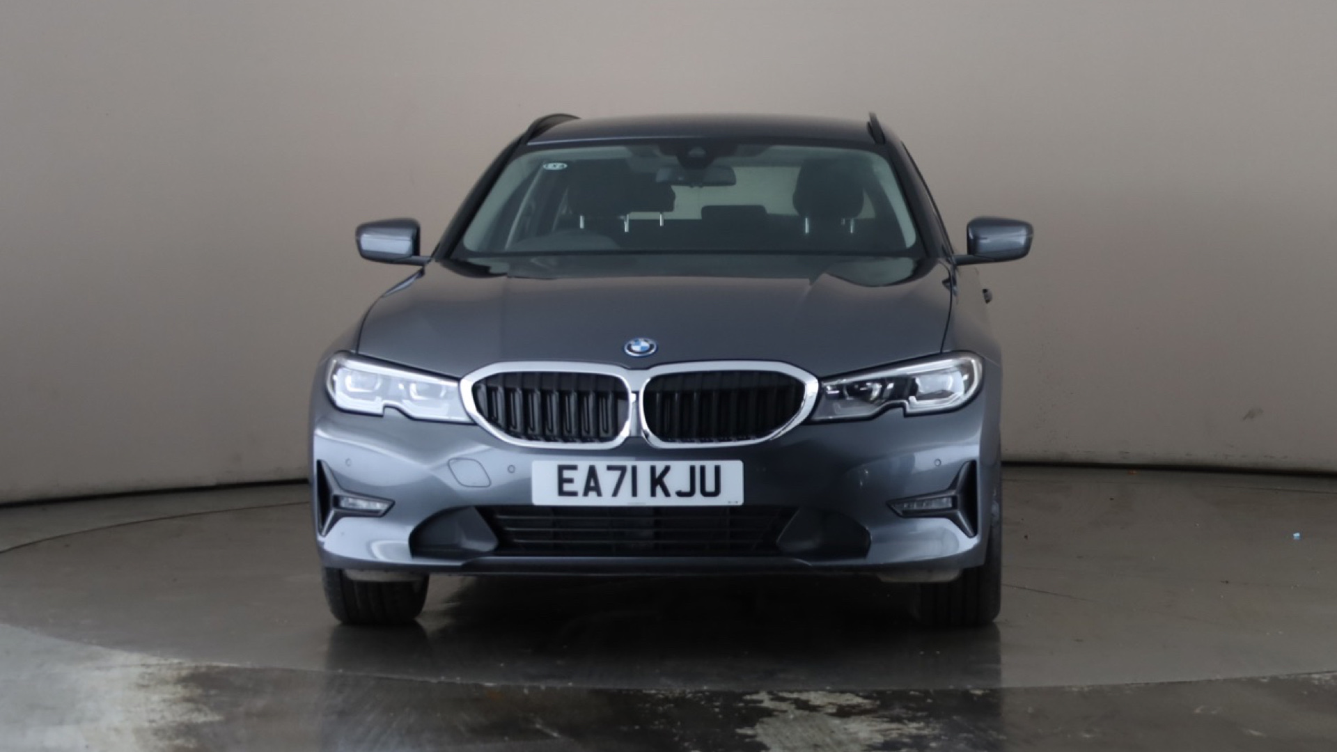 4020730 330e SE Pro 5dr Step Auto