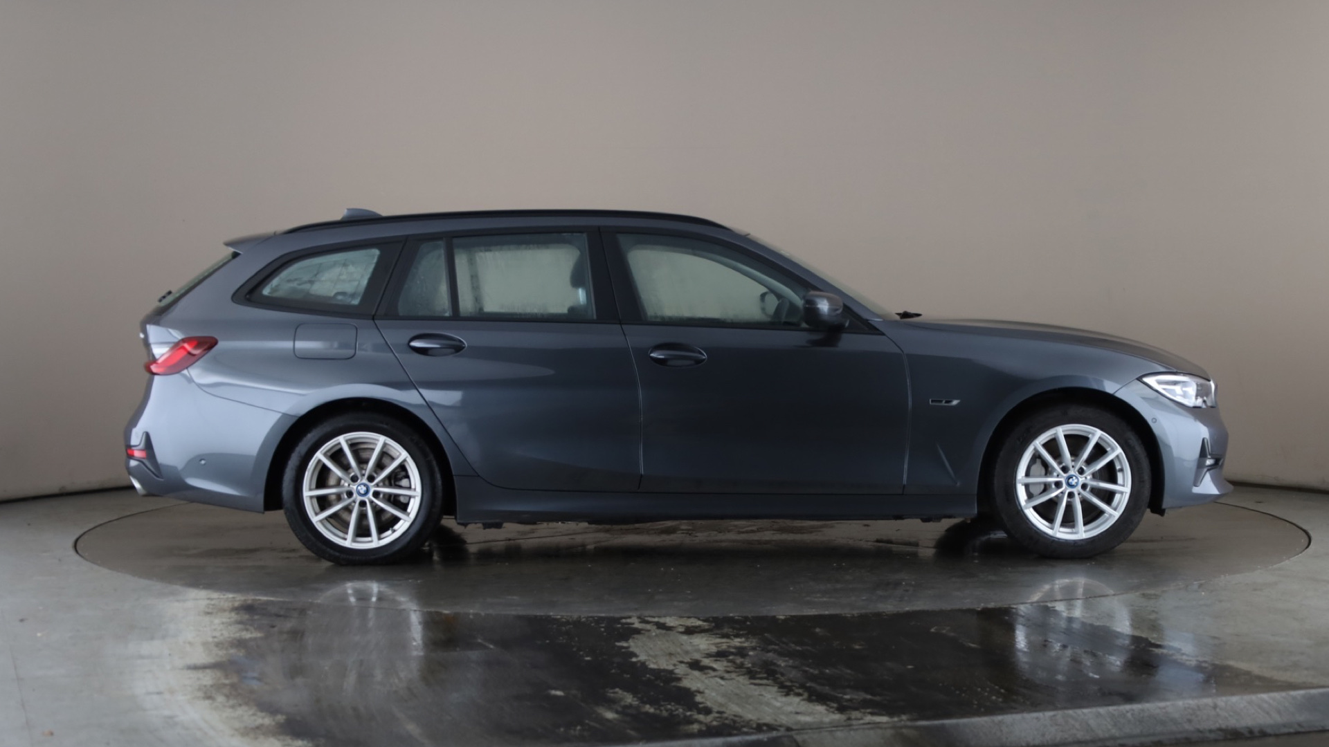 4020730 330e SE Pro 5dr Step Auto