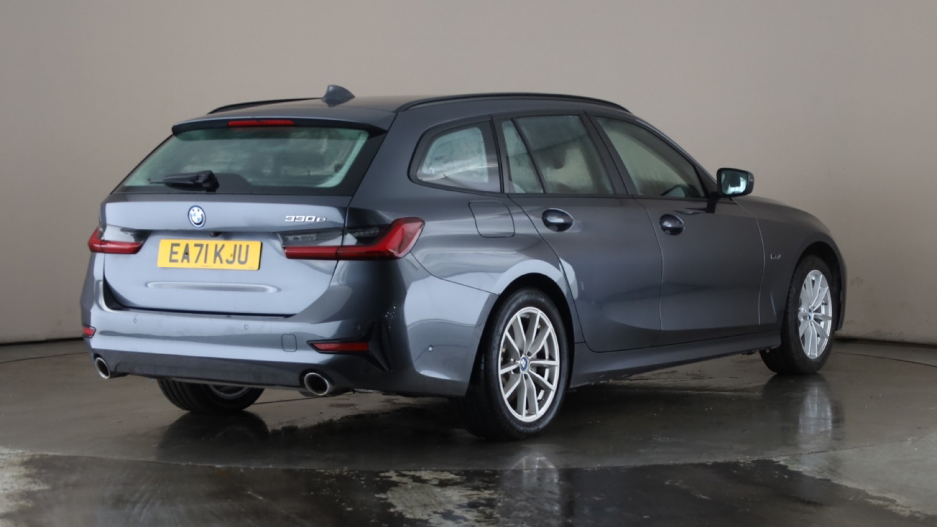 4020730 330e SE Pro 5dr Step Auto