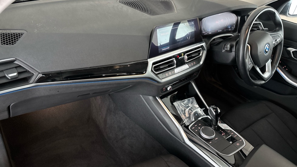 BMW 3 SERIES Image 10