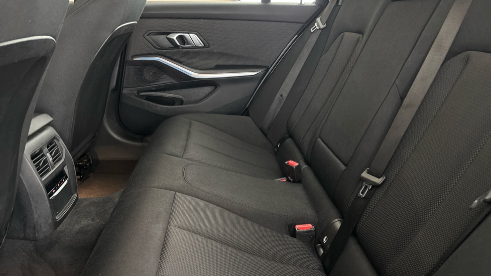 BMW 3 SERIES Image 14