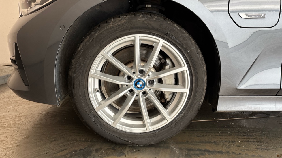 BMW 3 SERIES Image 17