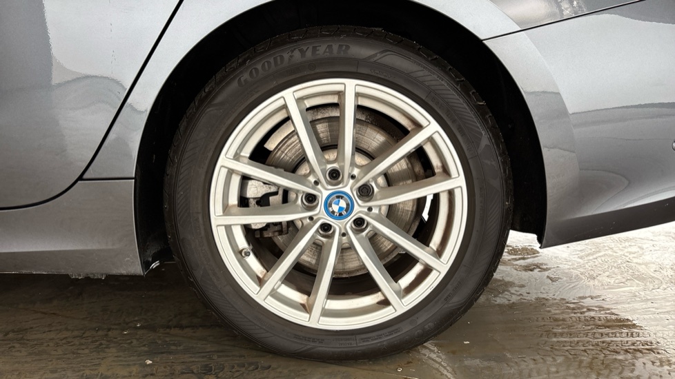 BMW 3 SERIES Image 18