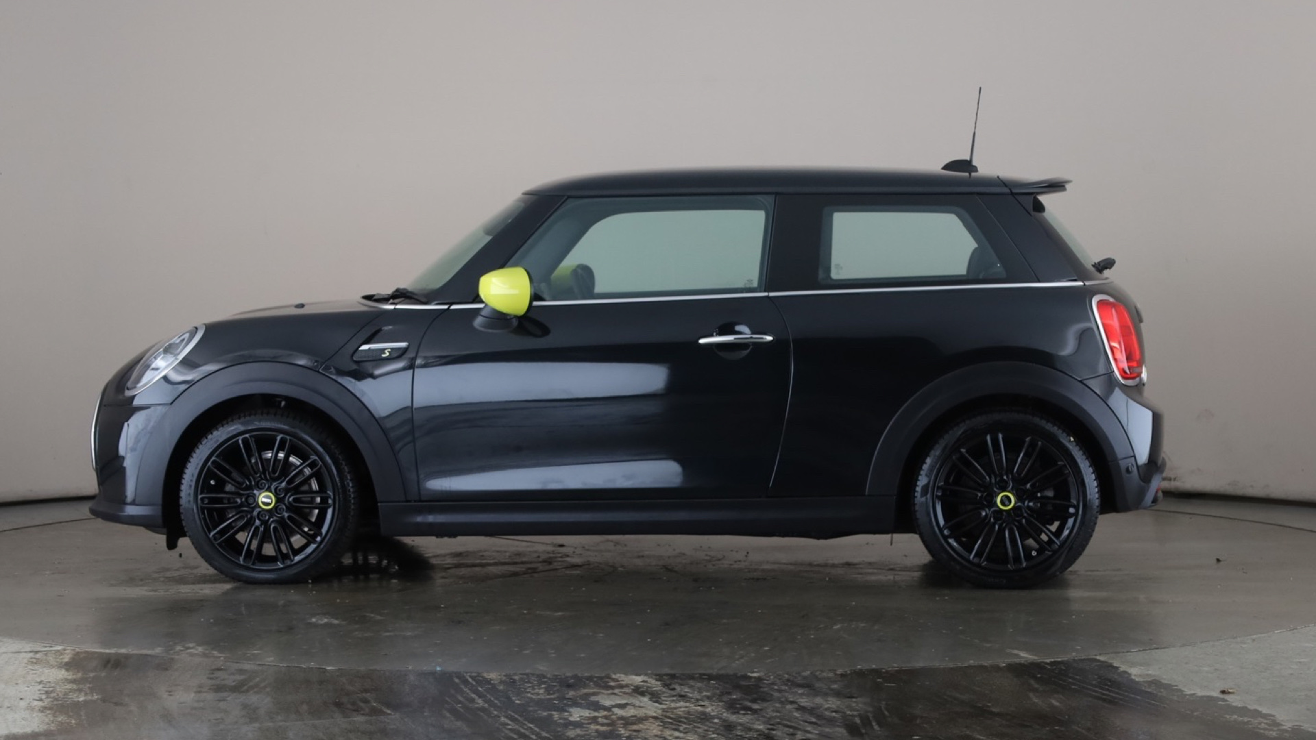 4027644 135kW Cooper S Level 2 33kWh 3dr Auto