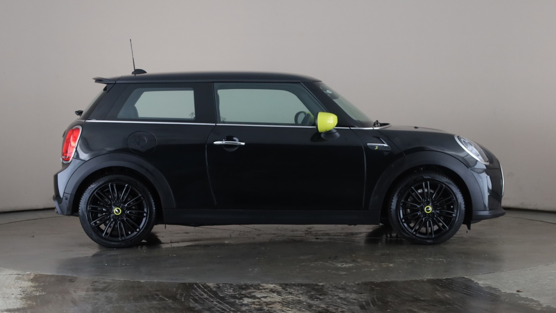 4027644 135kW Cooper S Level 2 33kWh 3dr Auto