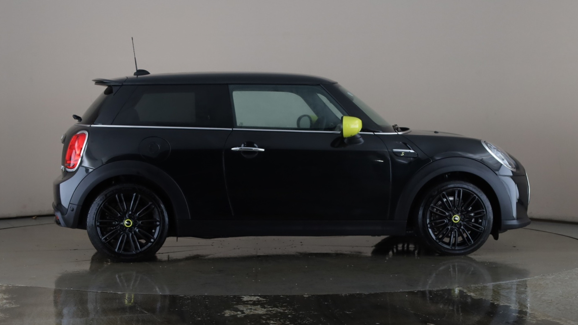 4021897 135kW Cooper S Level 2 33kWh 3dr Auto