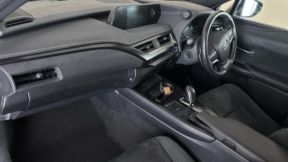 LEXUS UX Image 10