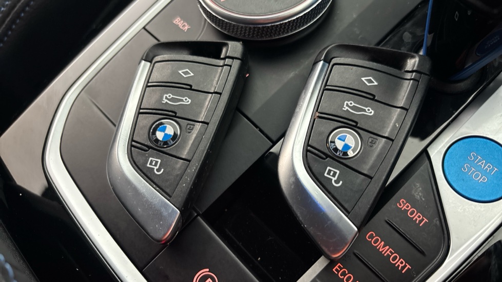 BMW iX3 2 keys
