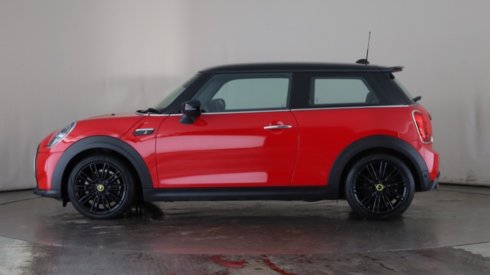 MINI HATCHBACK Image 2