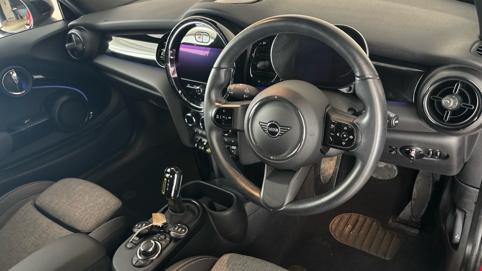 MINI HATCHBACK Image 9
