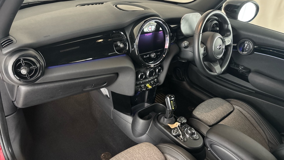 MINI HATCHBACK Image 10