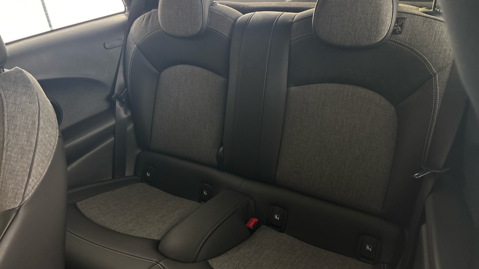 MINI HATCHBACK Image 14