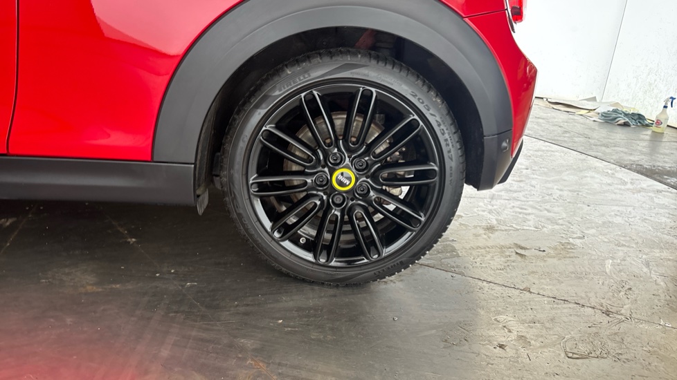 MINI HATCHBACK Image 18