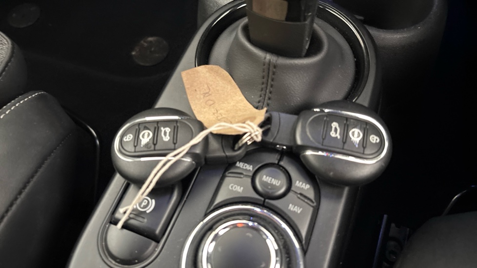 MINI HATCHBACK 2 keys
