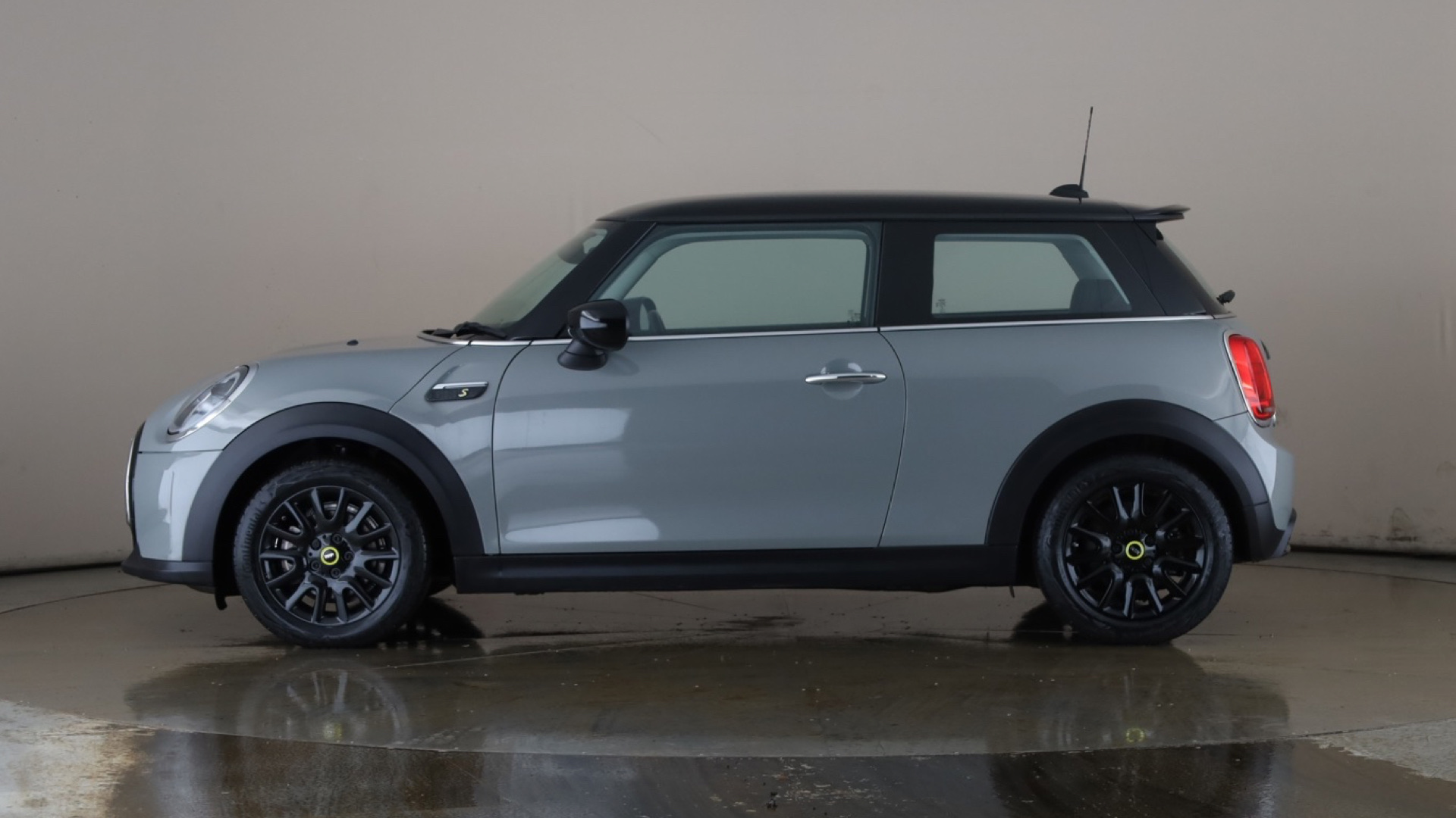 4060166 135kW Cooper S Level 1 33kWh 3dr Auto