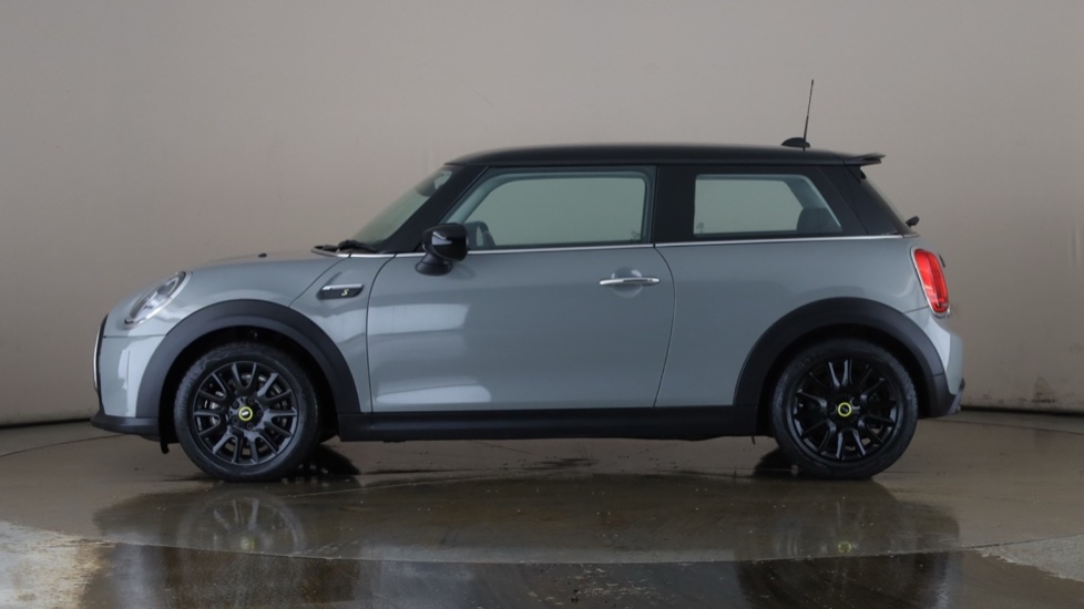 MINI HATCHBACK Image 2