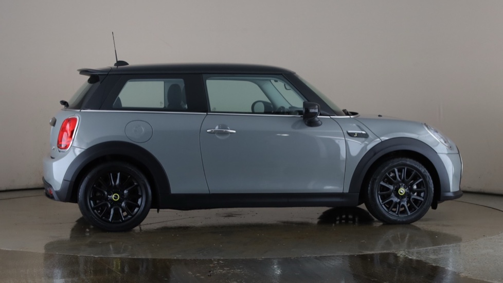 MINI HATCHBACK Image 6