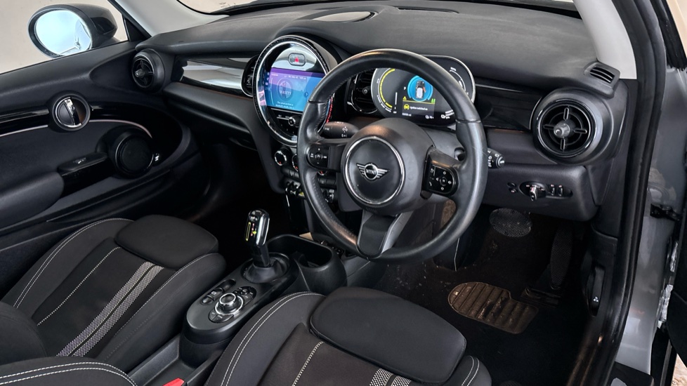 MINI HATCHBACK Image 10