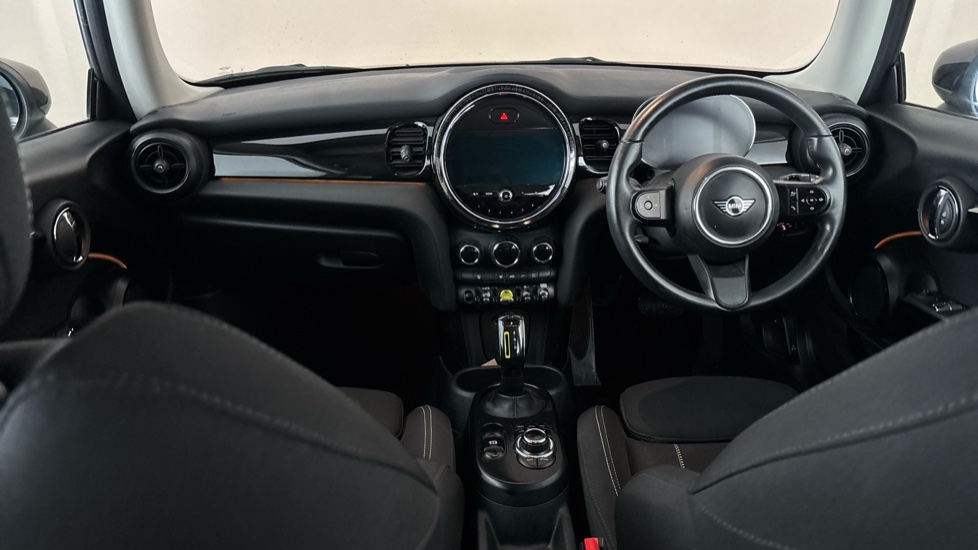 MINI HATCHBACK Image 11