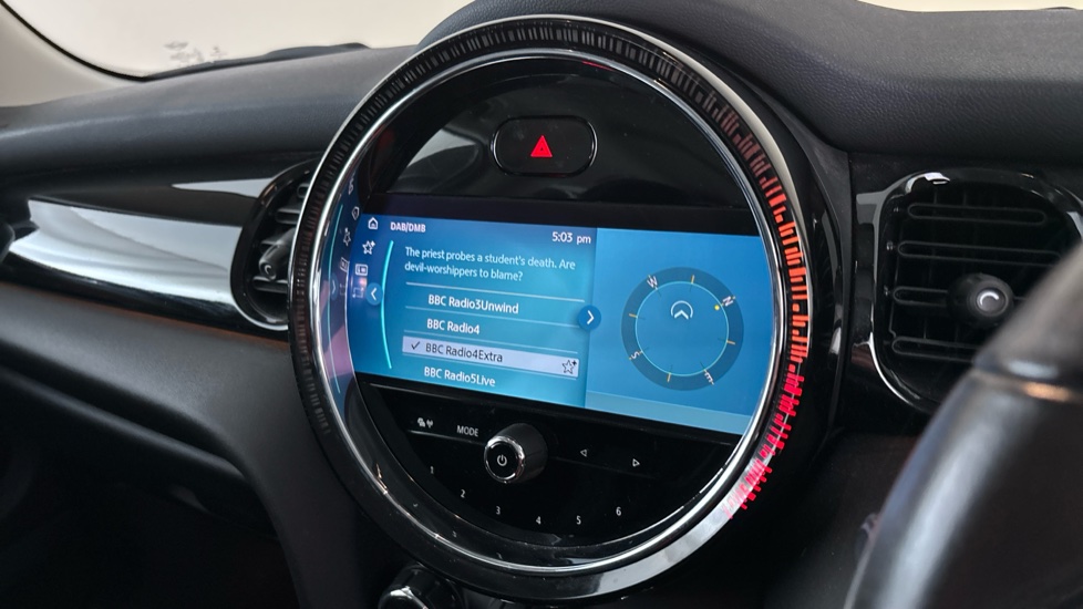 MINI HATCHBACK Image 12