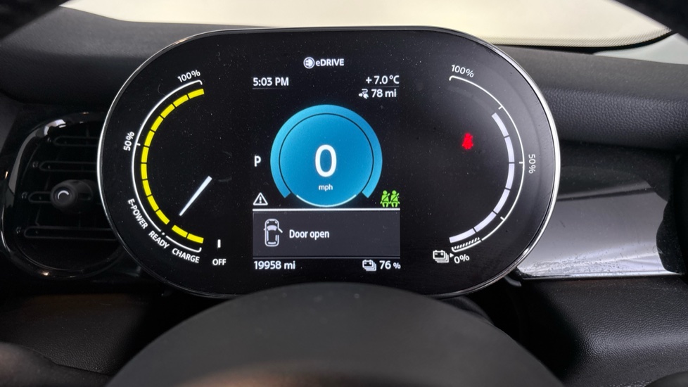 MINI HATCHBACK Image 13