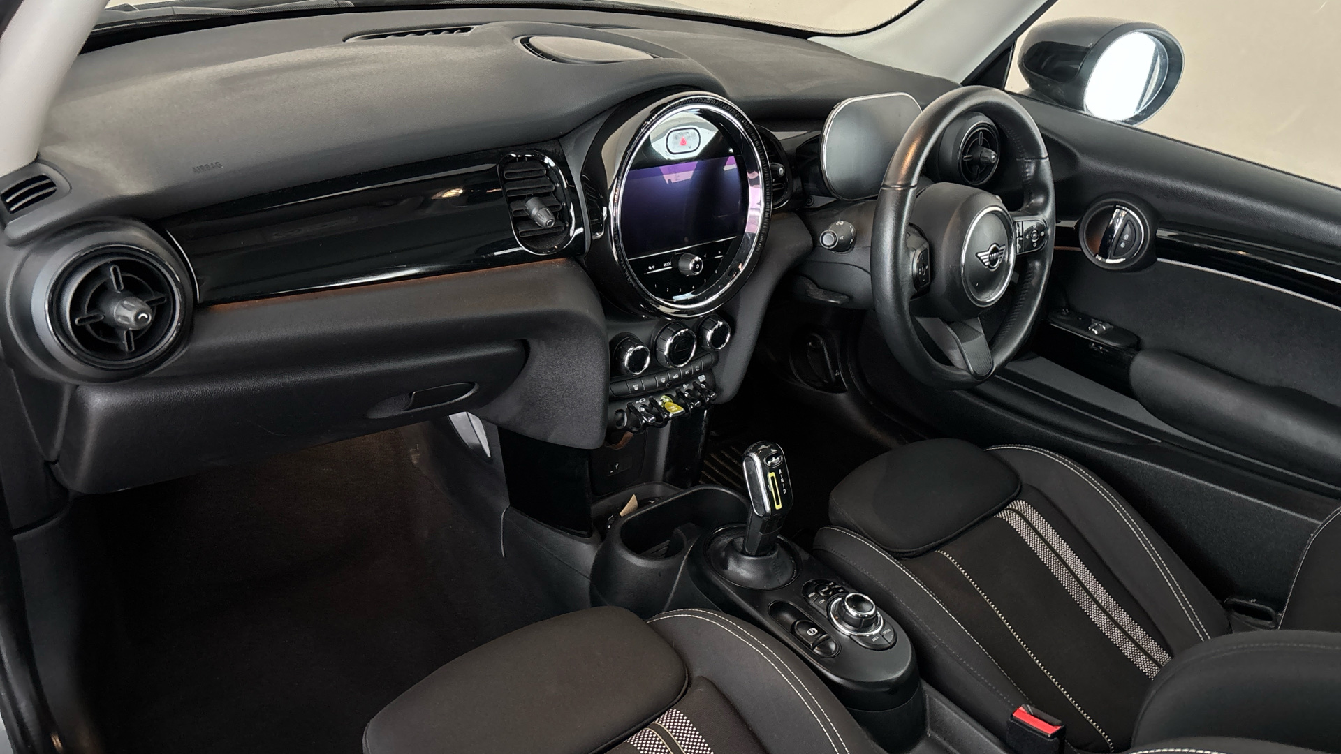 4060166 135kW Cooper S Level 1 33kWh 3dr Auto