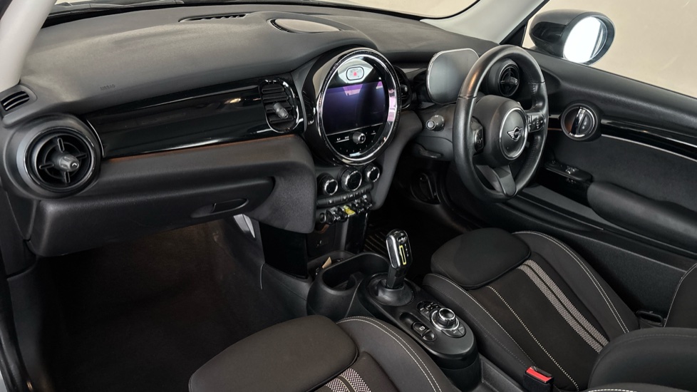 MINI HATCHBACK Image 14