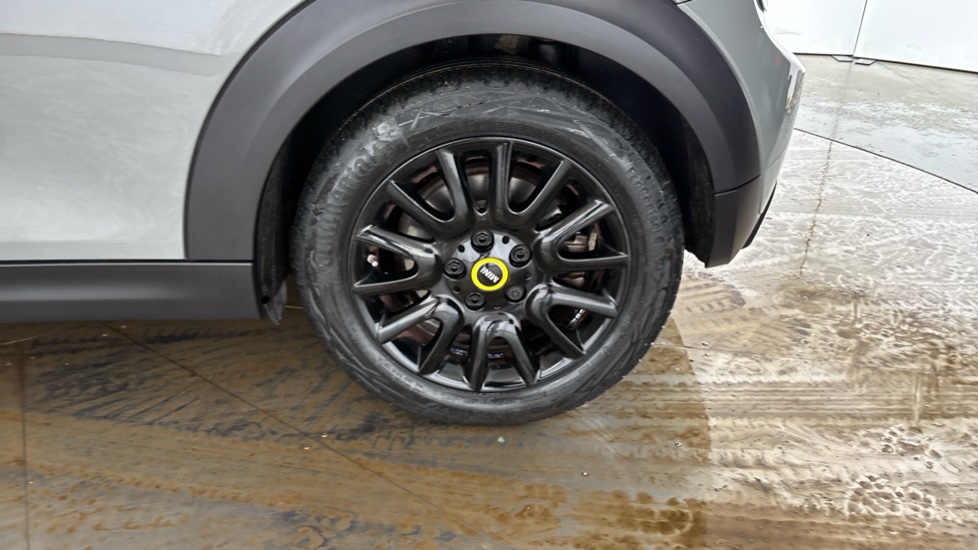 MINI HATCHBACK Image 18