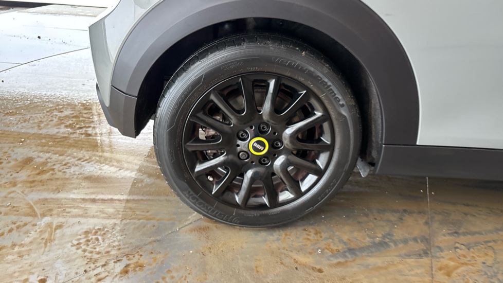 MINI HATCHBACK Image 19