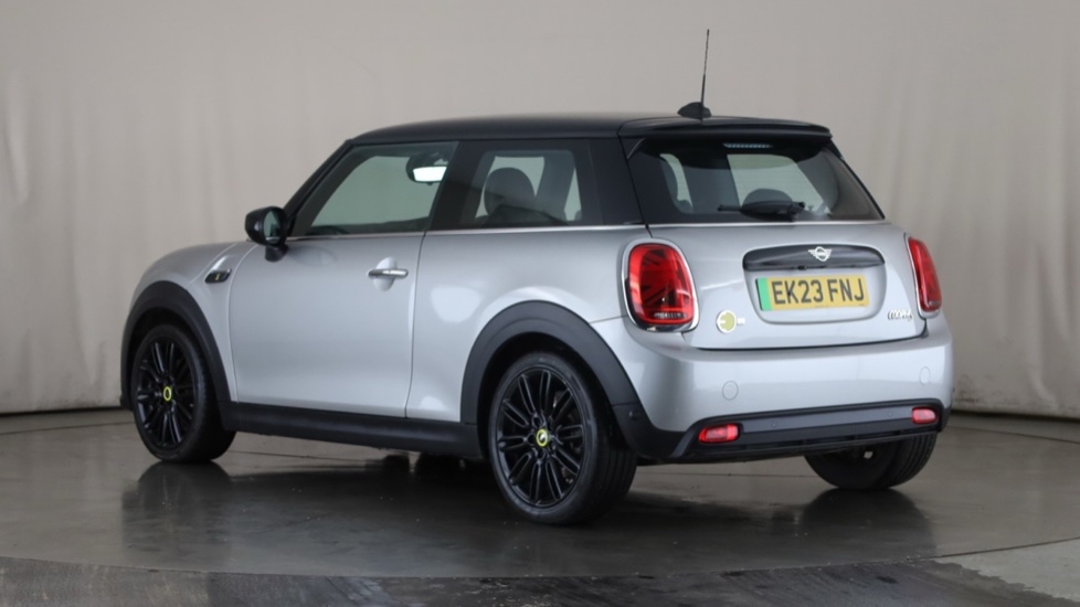MINI HATCHBACK Image 3