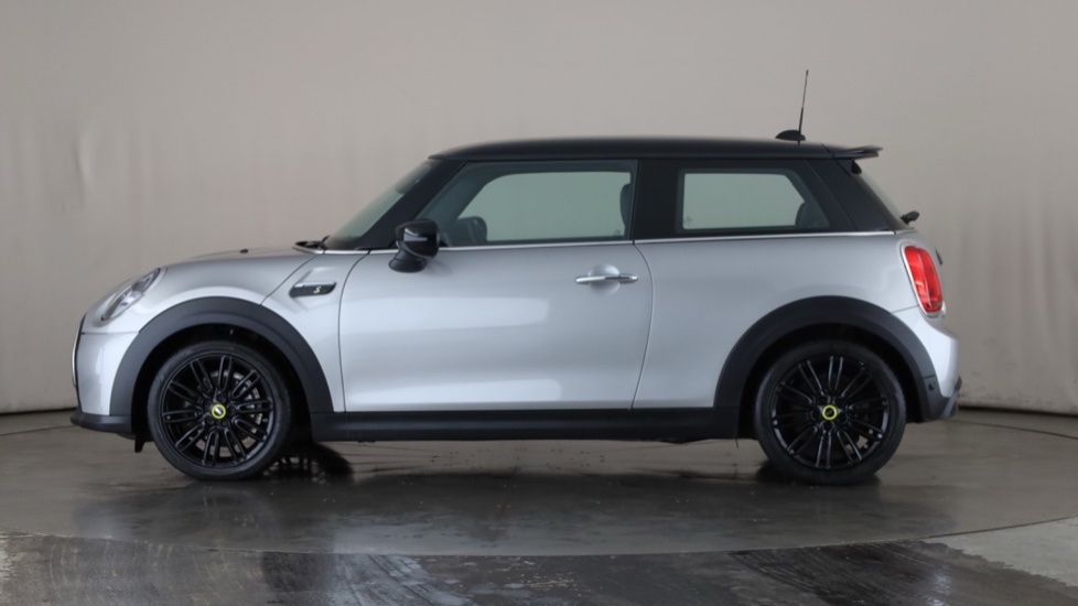 MINI HATCHBACK Image 2