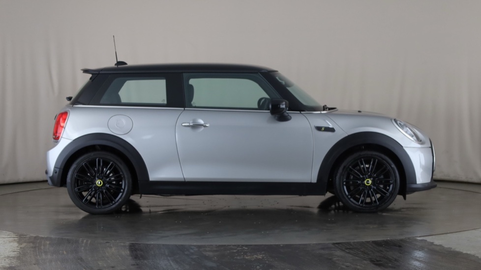 MINI HATCHBACK Image 6