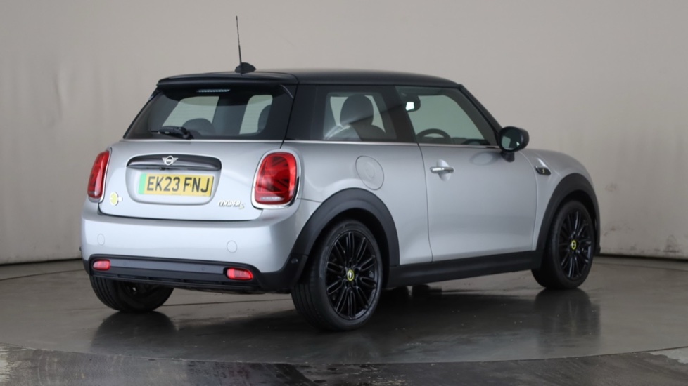 MINI HATCHBACK Image 5