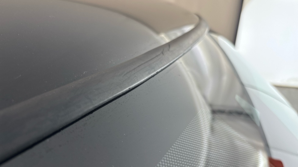 MINI HATCHBACK worn