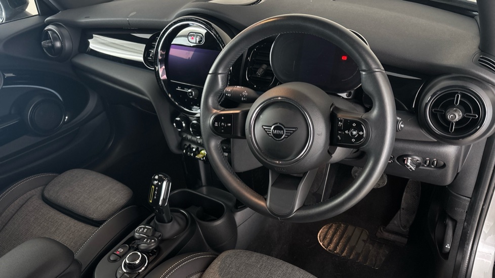 MINI HATCHBACK Image 9