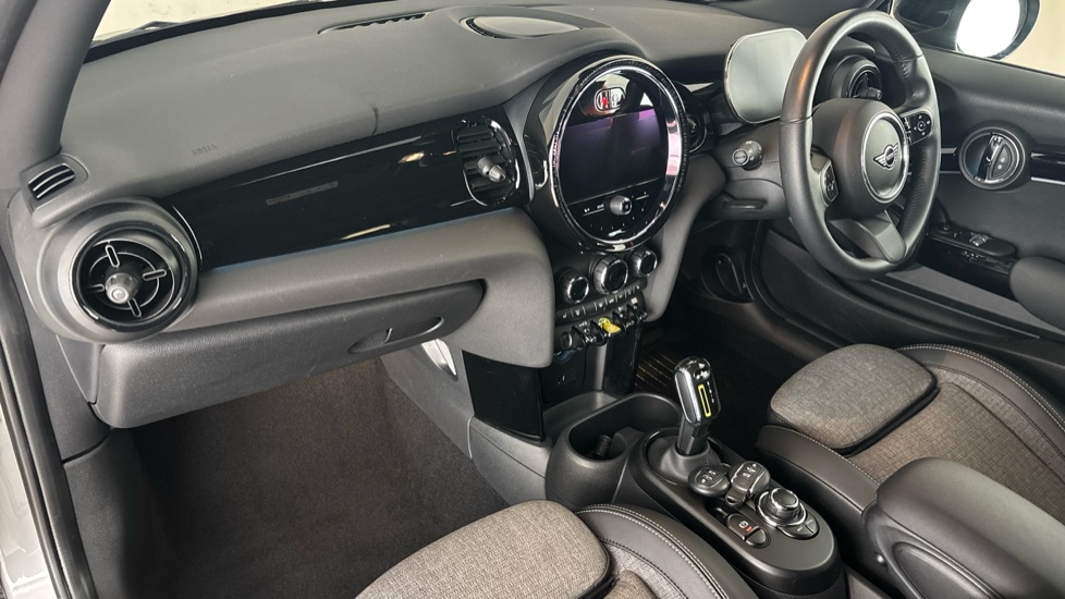 MINI HATCHBACK Image 10
