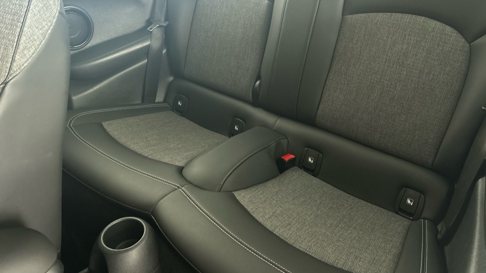 MINI HATCHBACK Image 14