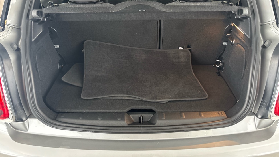 MINI HATCHBACK Image 15