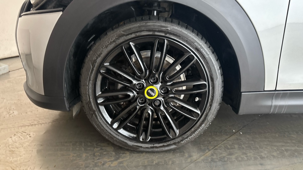 MINI HATCHBACK Image 17