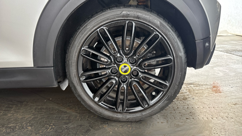 MINI HATCHBACK Image 18
