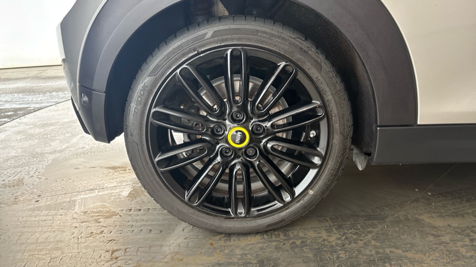 MINI HATCHBACK Image 19