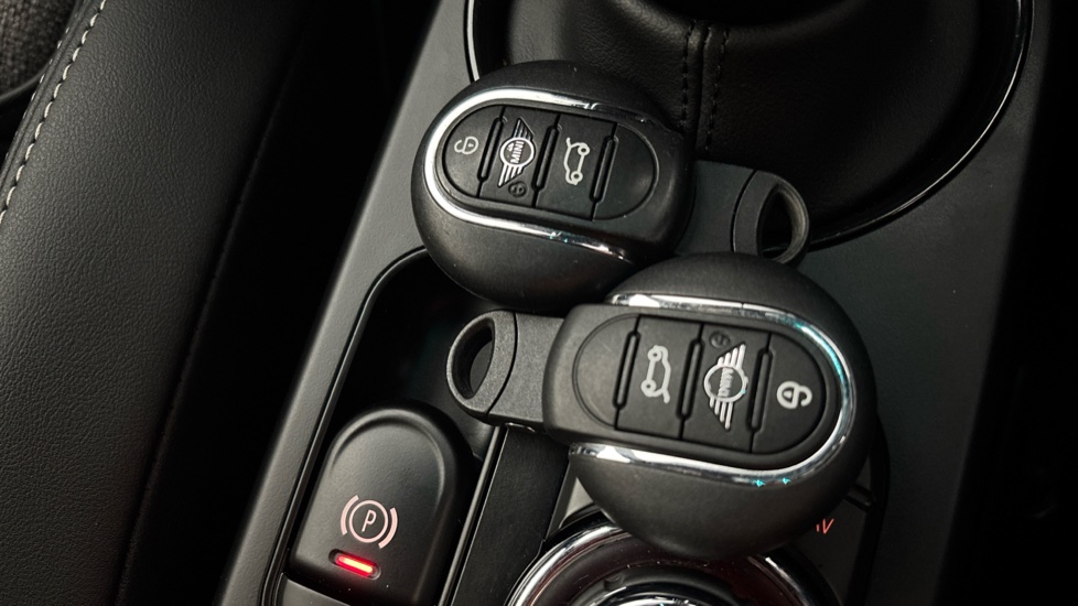 MINI HATCHBACK 2 keys