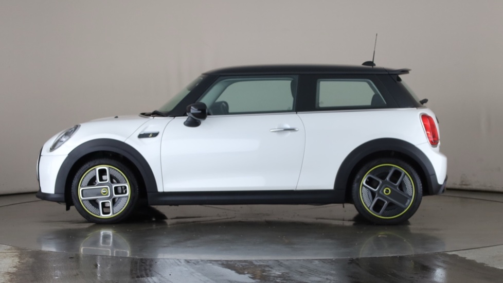 MINI HATCHBACK Image 2