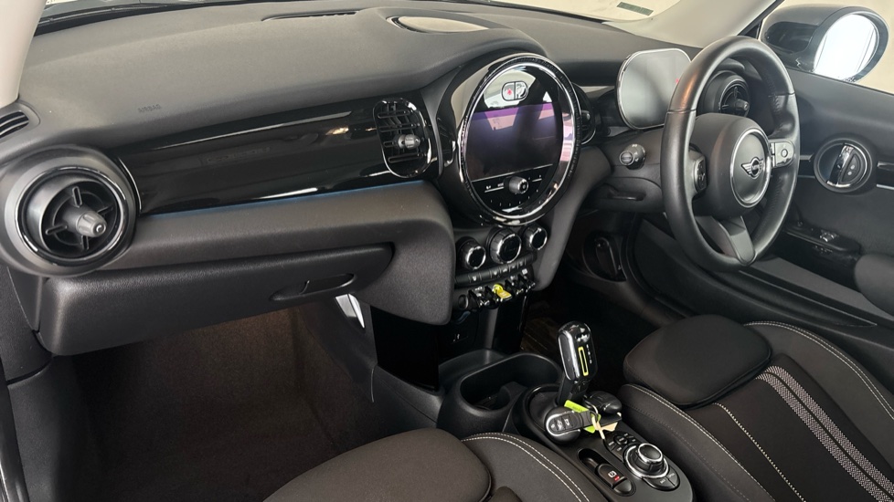 MINI HATCHBACK Image 10