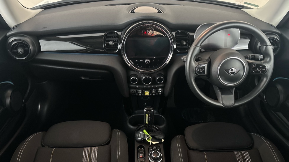 MINI HATCHBACK Image 11