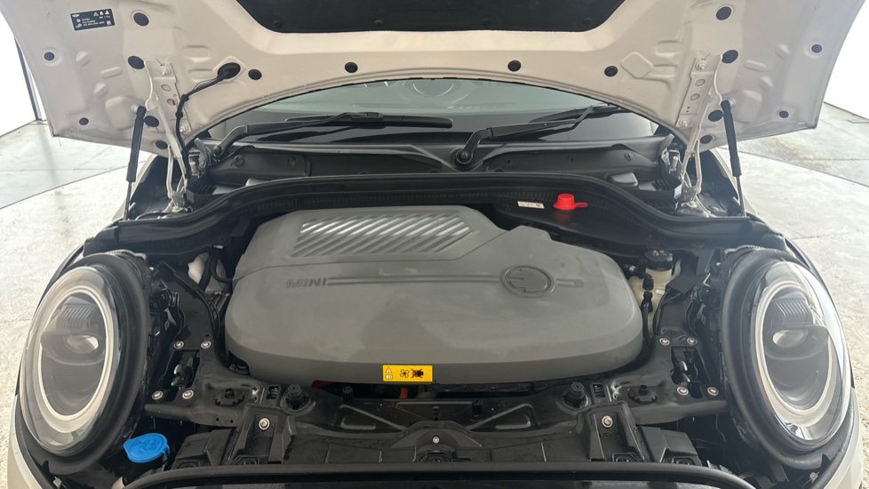 MINI HATCHBACK Image 16
