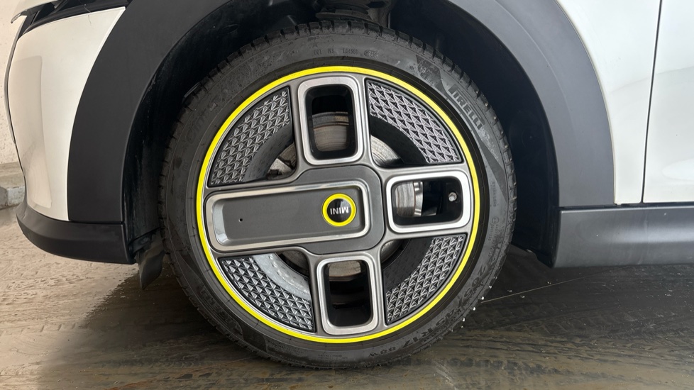 MINI HATCHBACK Image 17